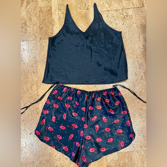 Delicates Pajama Set Liquid Satin Large Kisses Cami & Shorts Sexy - Picture 9 of 15